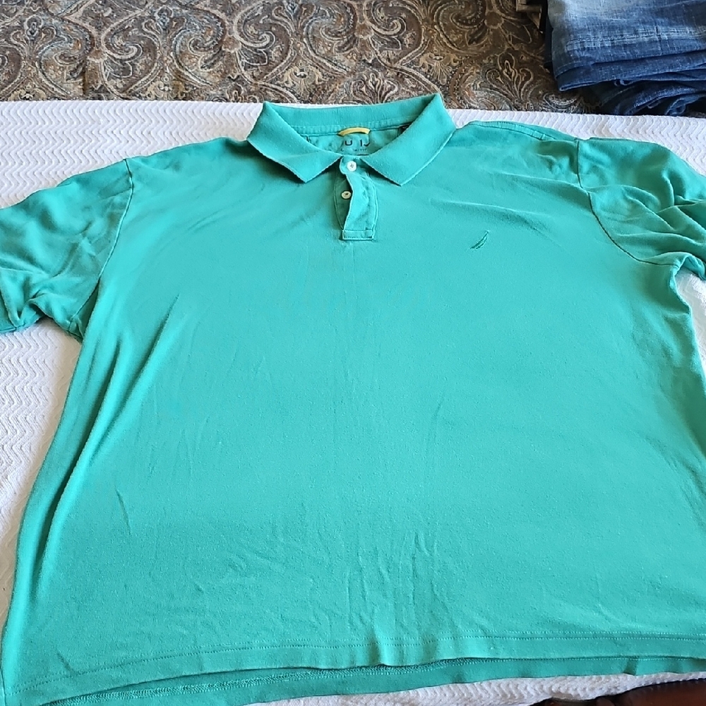 Nautica Green Polo Shirt with Classic Design